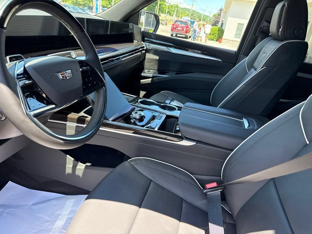 Used 2026 Cadillac Escalade Luxury AWD/4WD image 26
