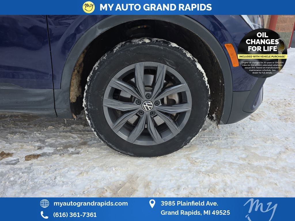 Used 2023 Volkswagen Tiguan SE w/ Panoramic Sunroof Package image 34