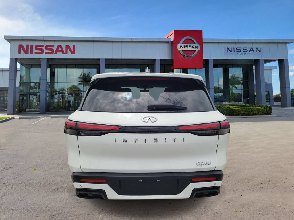 Used 2023 INFINITI QX60 Pure FWD image 3