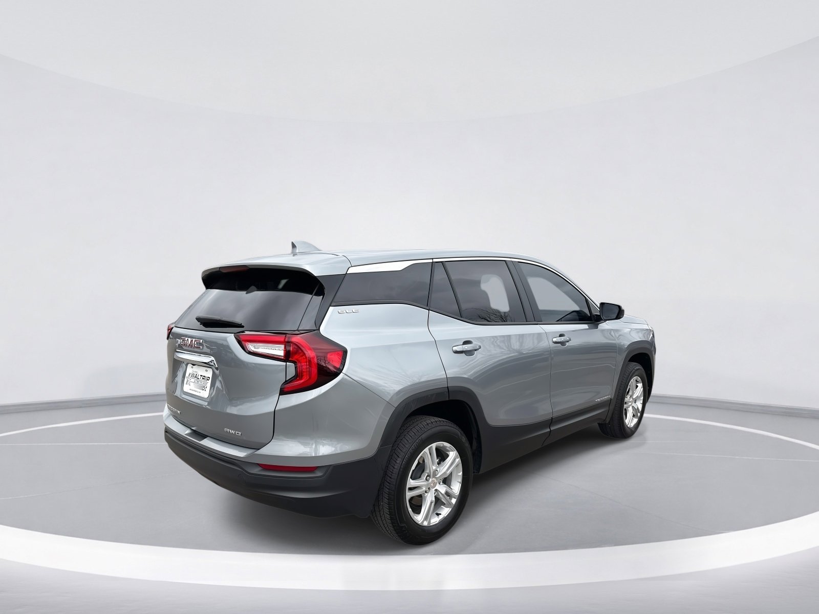 Used 2023 GMC Terrain SLE image 8