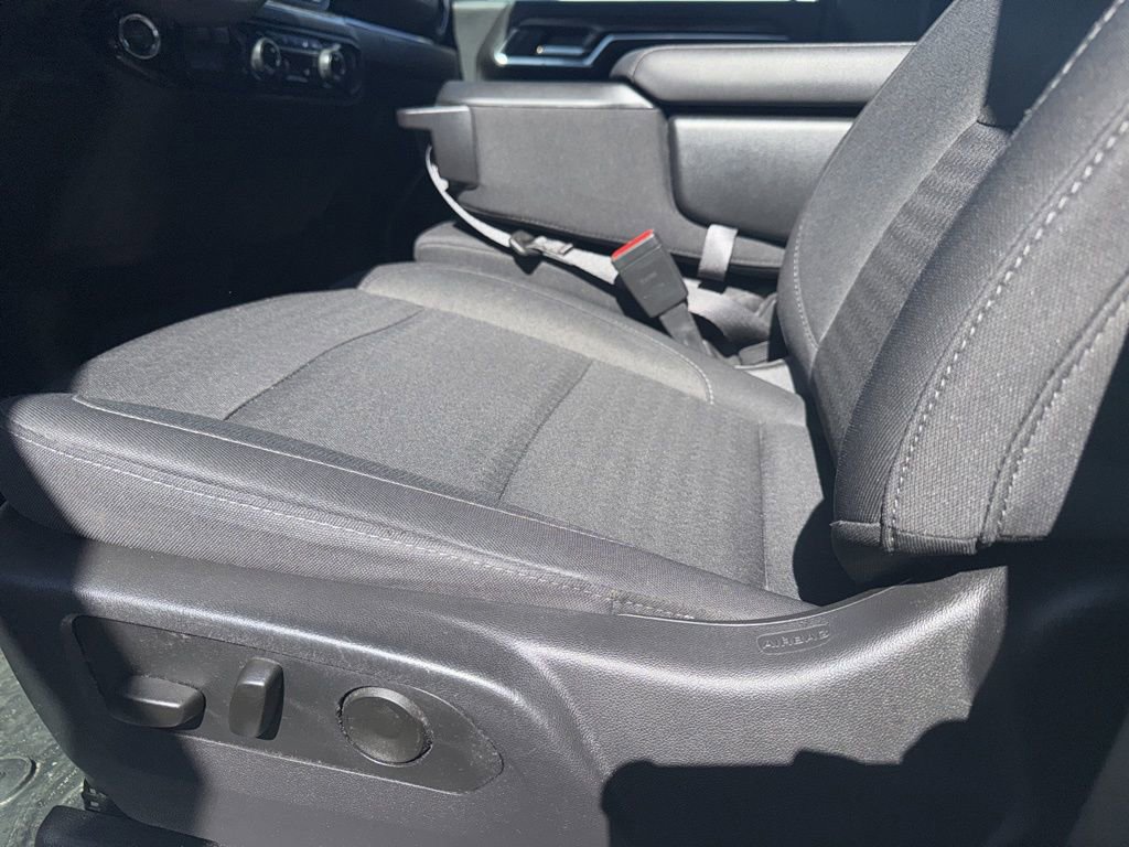 Used 2025 Chevrolet Silverado 2500 LT w/ Convenience Package image 6