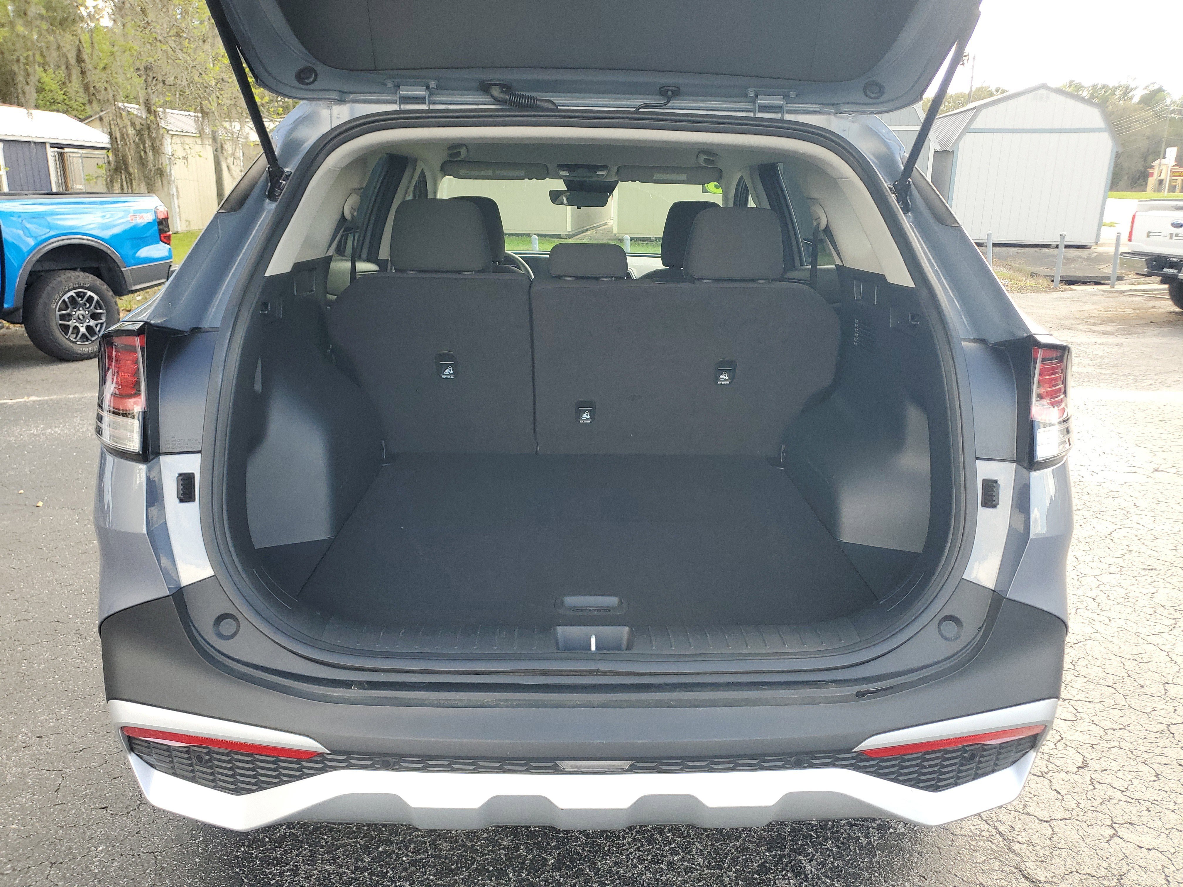 Used 2025 Kia Sportage LX FWD image 23