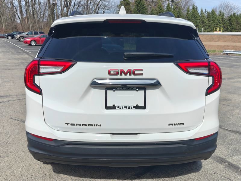 Used 2023 GMC Terrain SLE w/ Driver Convenience Package image 8