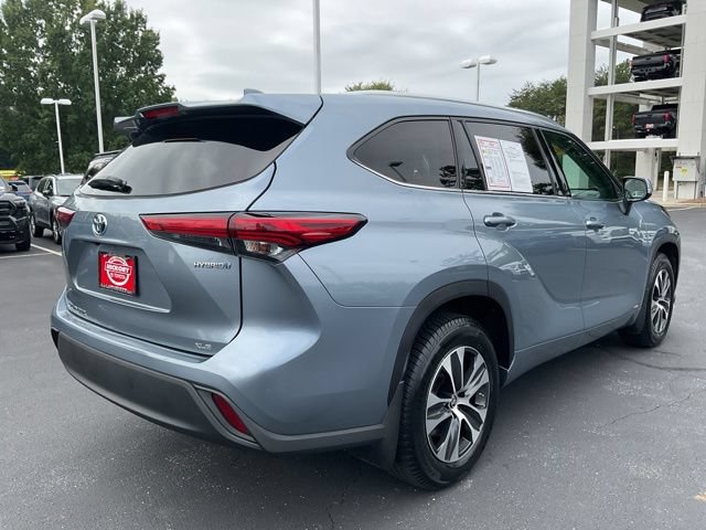 Used 2021 Toyota Highlander XLE AWD/4WD image 8