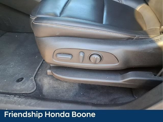 Used 2023 Chevrolet Traverse LT FWD image 22