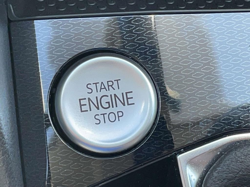 Used 2025 Volkswagen Taos SE FWD image 29