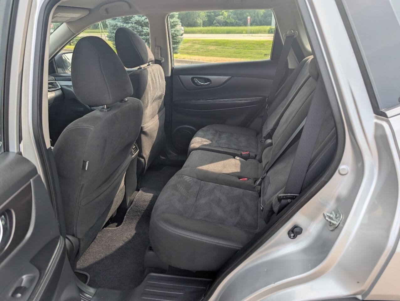 Used 2015 Nissan Rogue S FWD image 15