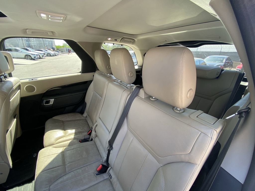 Used 2018 Land Rover Discovery SE AWD/4WD image 5