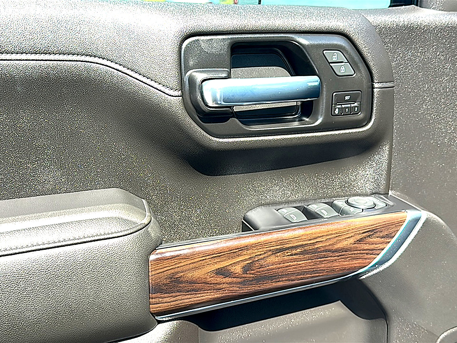 Used 2020 GMC Sierra 1500 SLT image 16