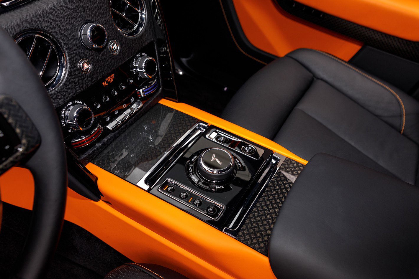 Used 2022 Rolls-Royce Cullinan Black Badge w/ Dark Exterior Package image 36