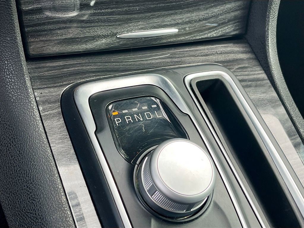 Used 2021 Chrysler 300 Touring w/ Driver Convenience Group image 16