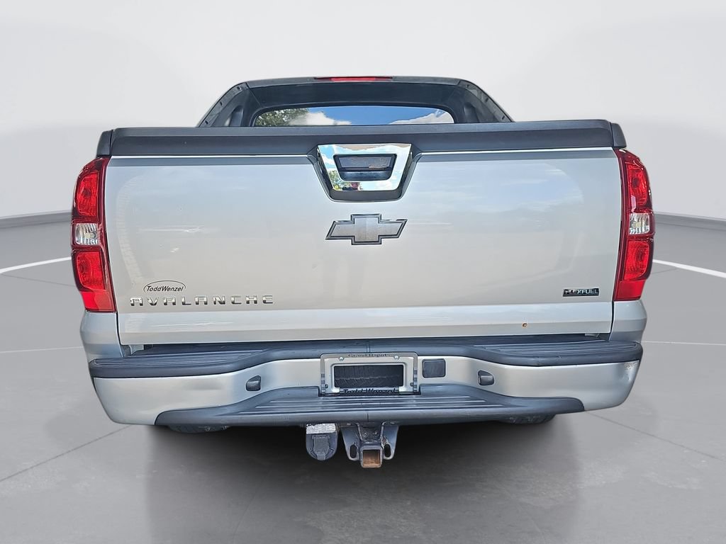 Used 2011 Chevrolet Avalanche LS RWD image 5