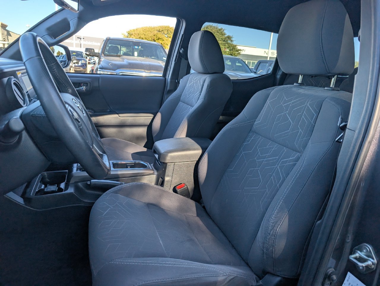 Used 2018 Toyota Tacoma TRD Sport w/ Technology Package RWD image 27