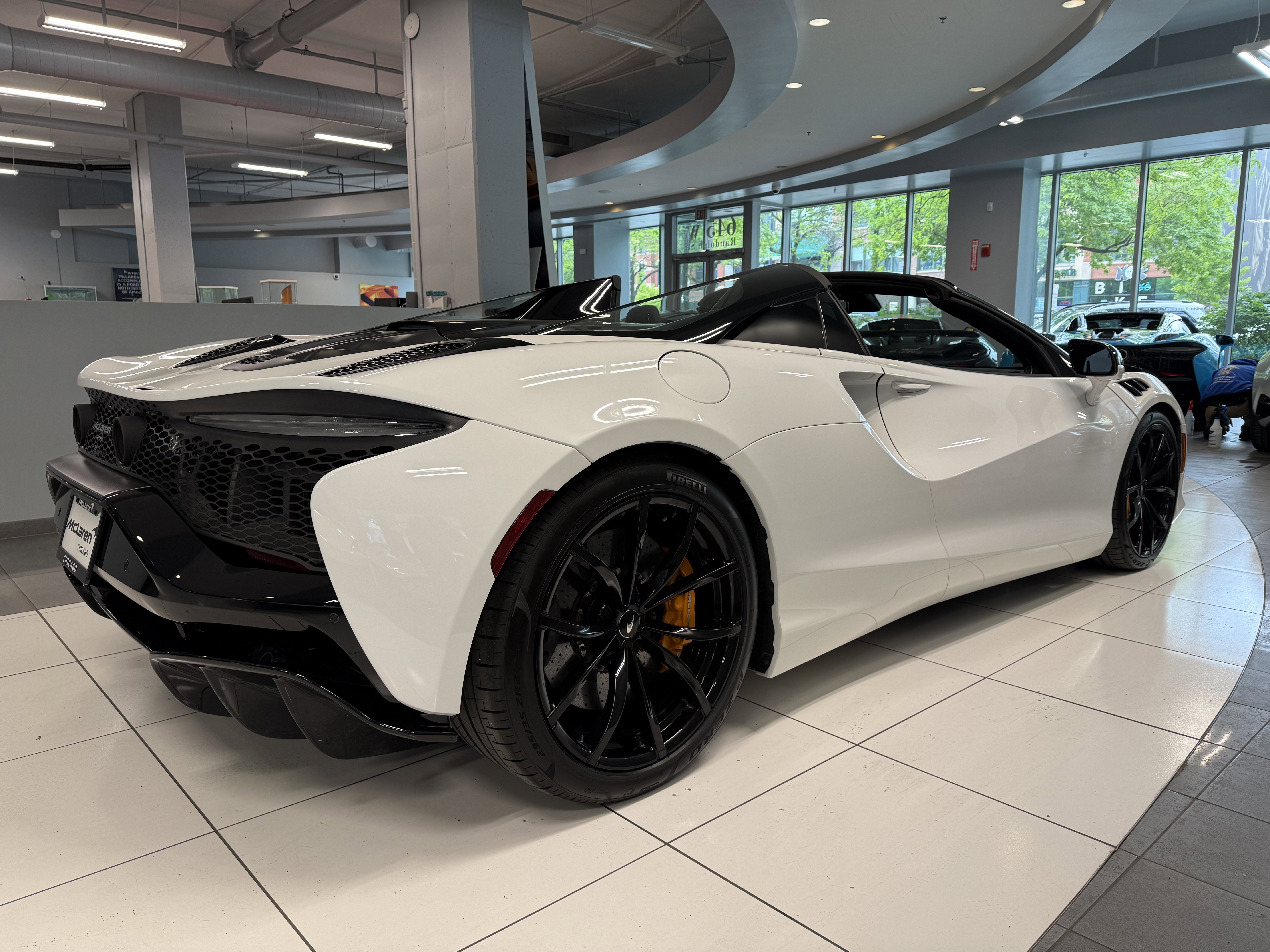Used 2025 McLaren Artura Spider RWD image 7