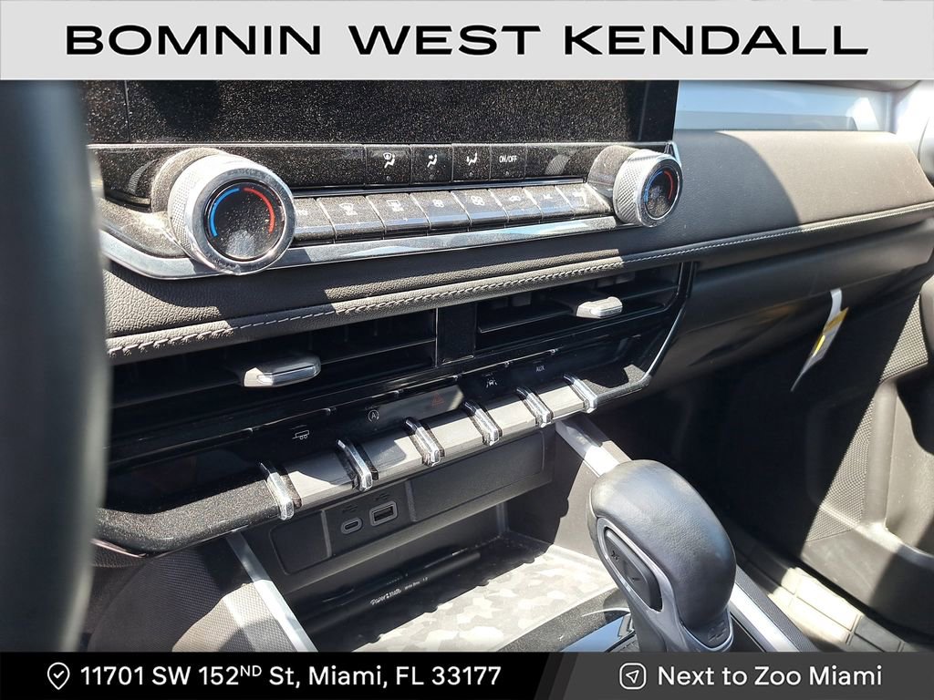 Used 2024 Chevrolet Colorado LT w/ LT Convenience Package image 27