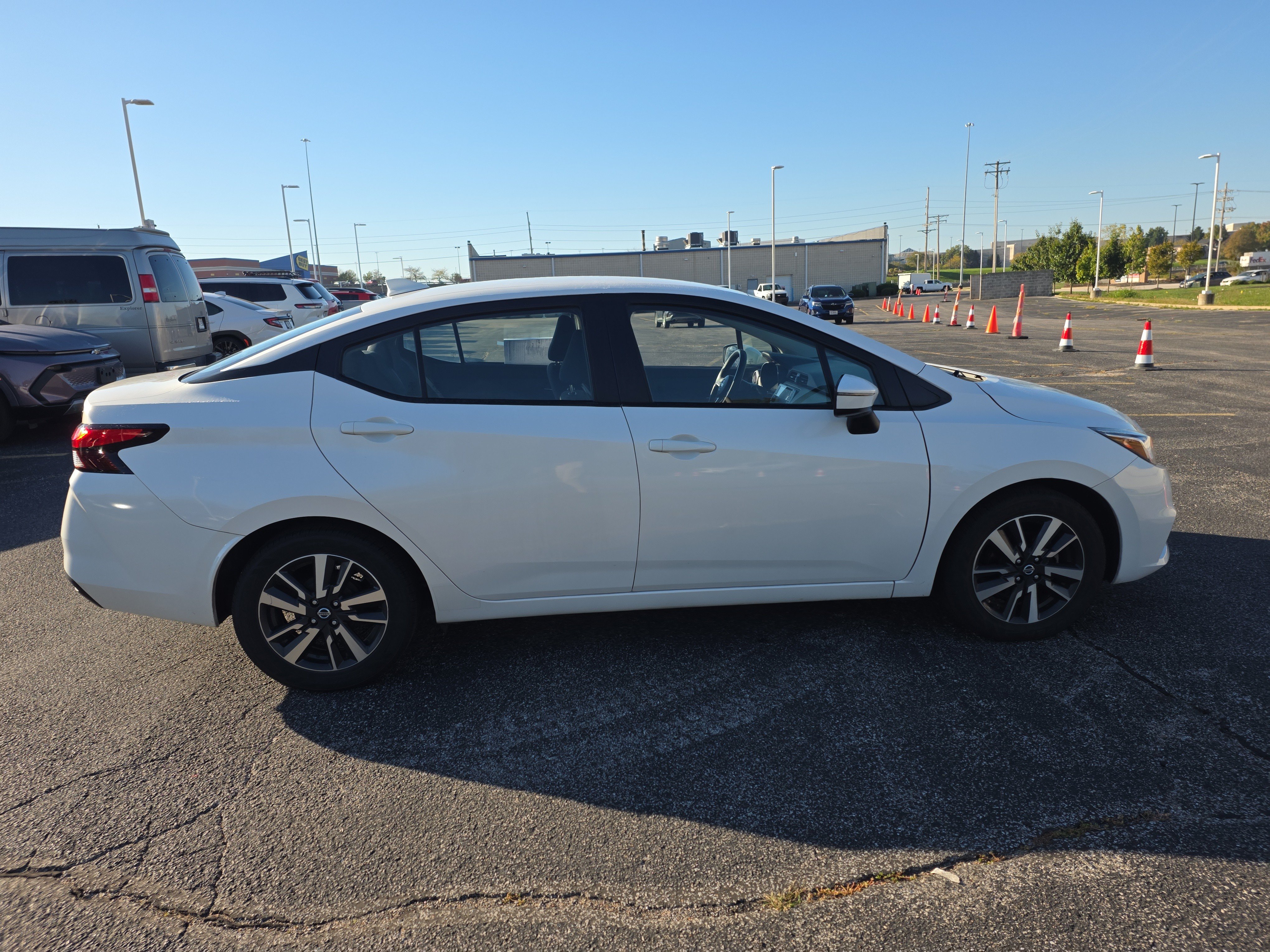 Used 2021 Nissan Versa SV FWD image 3