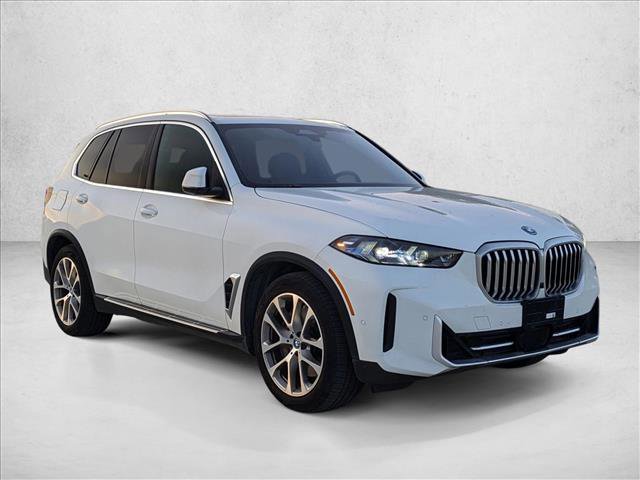Used 2025 BMW X5 xDrive50e image 3