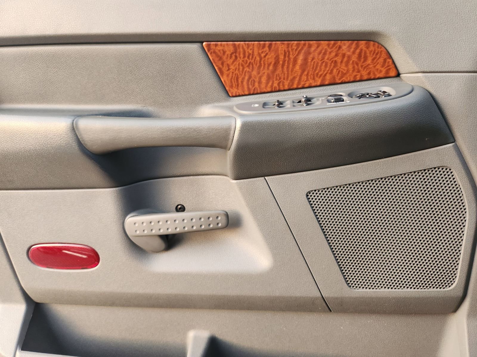 Used 2006 Dodge Ram 2500 Truck SLT image 24