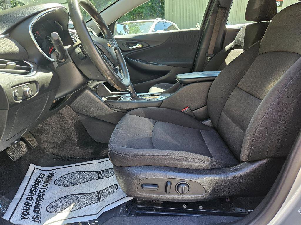 Used 2018 Chevrolet Malibu LT image 25
