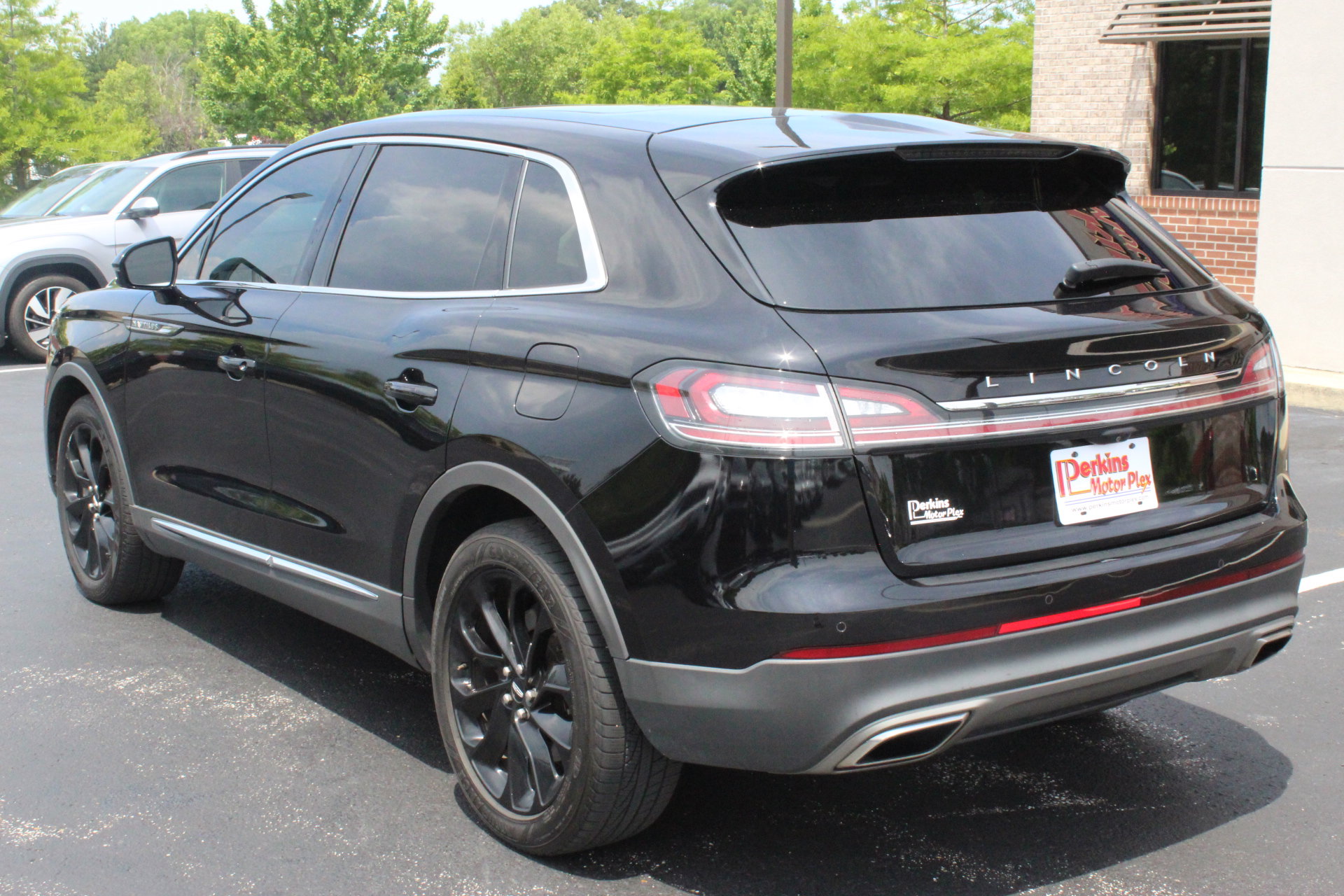 Used 2021 Lincoln Nautilus Reserve w/ Cargo Utility Package AWD/4WD image 8