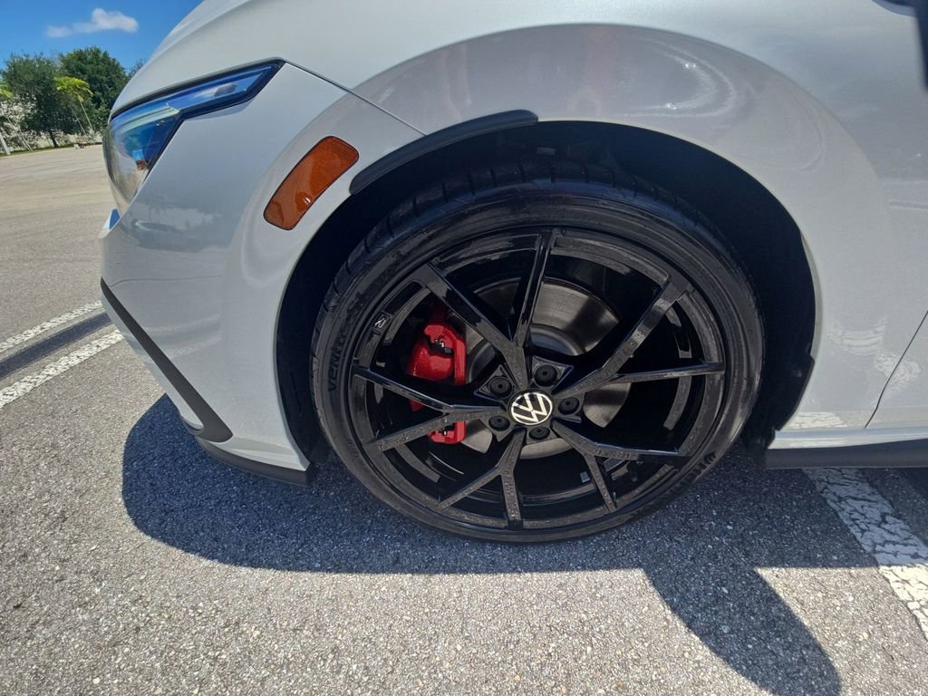 Used 2024 Volkswagen GTI SE FWD image 27