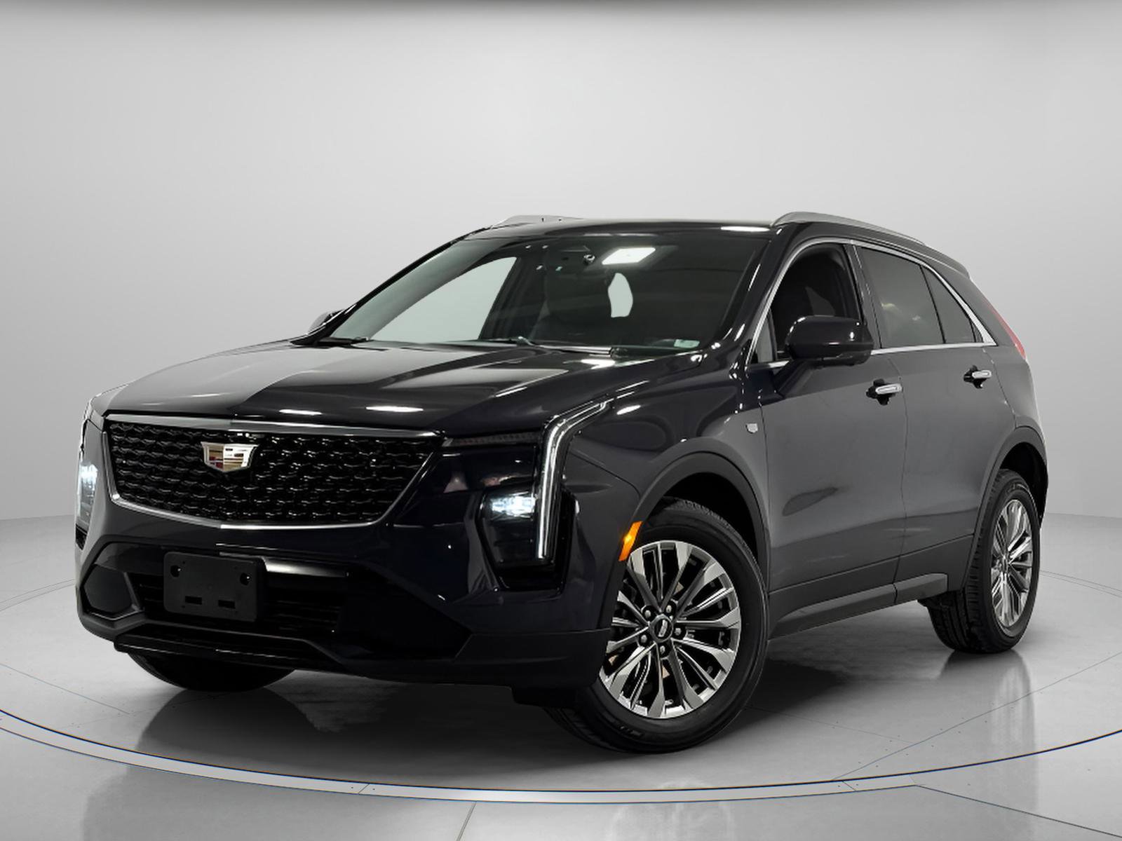 Used 2025 Cadillac XT4 Premium Luxury image 2