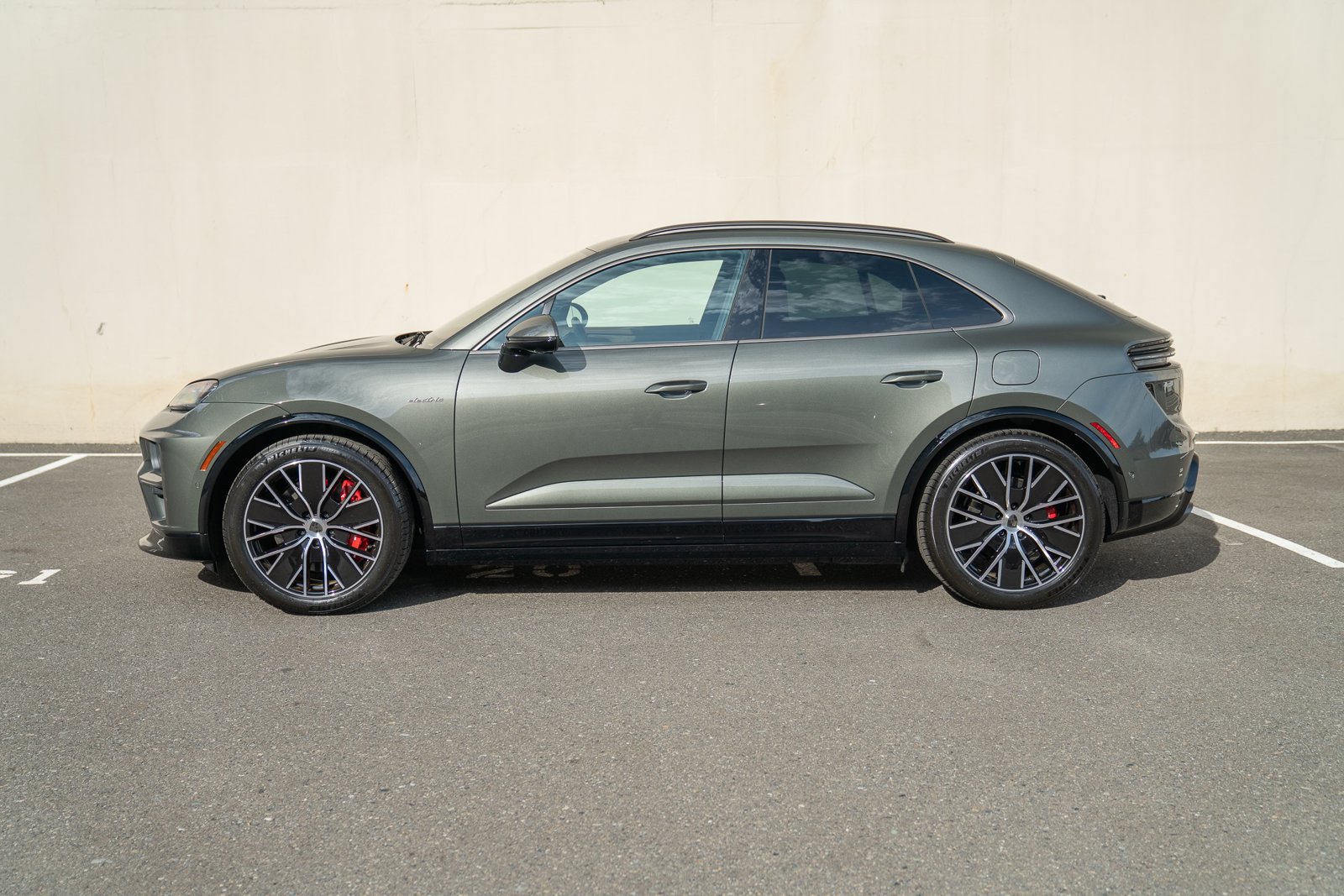 Certified 2025 Porsche Macan Turbo Electric AWD/4WD image 2