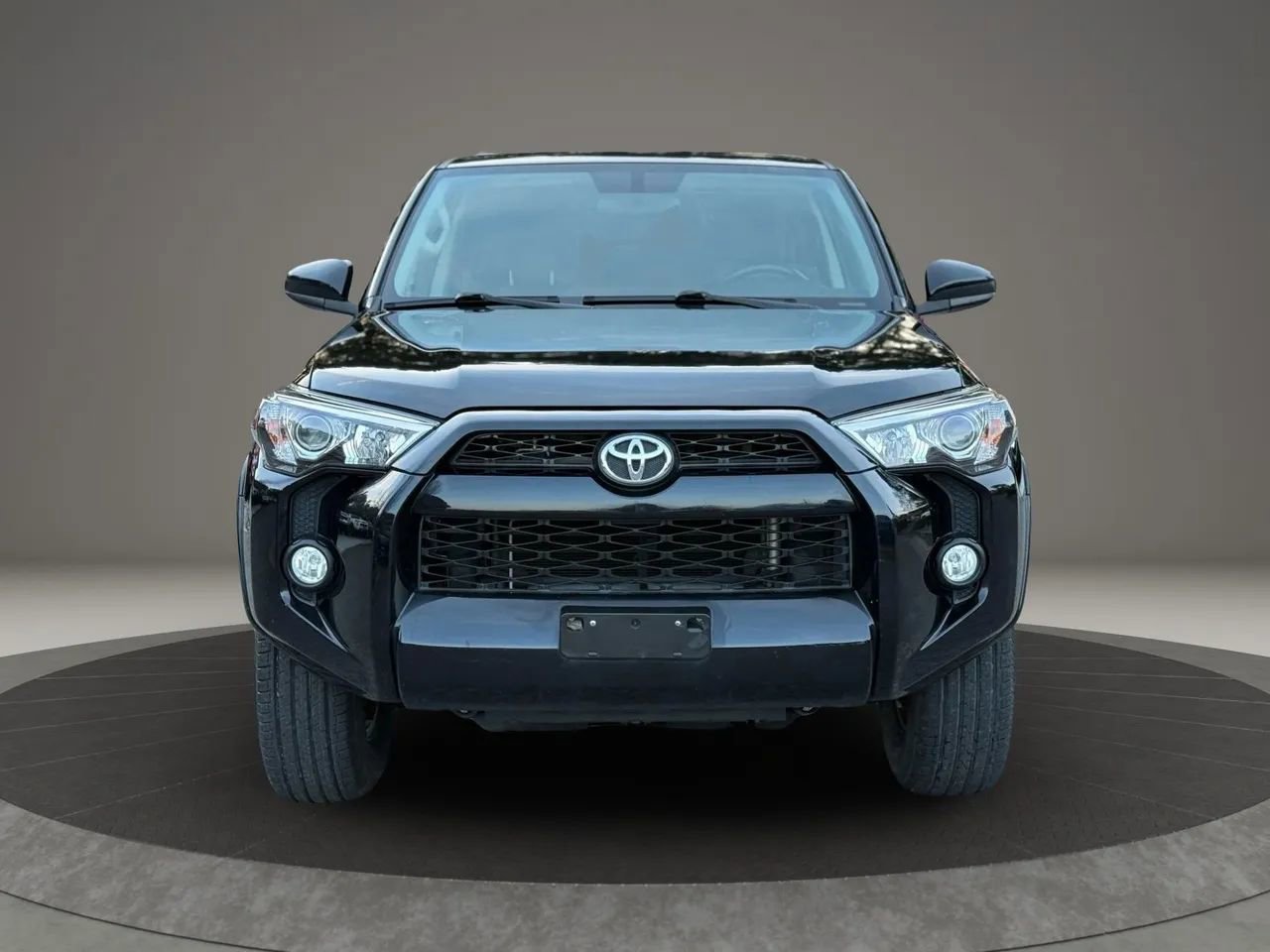 Used 2016 Toyota 4Runner SR5 AWD/4WD image 2