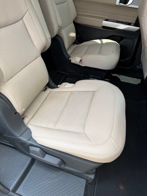 Used 2021 Ford Explorer Limited w/ Equipment Group 301A RWD image 6