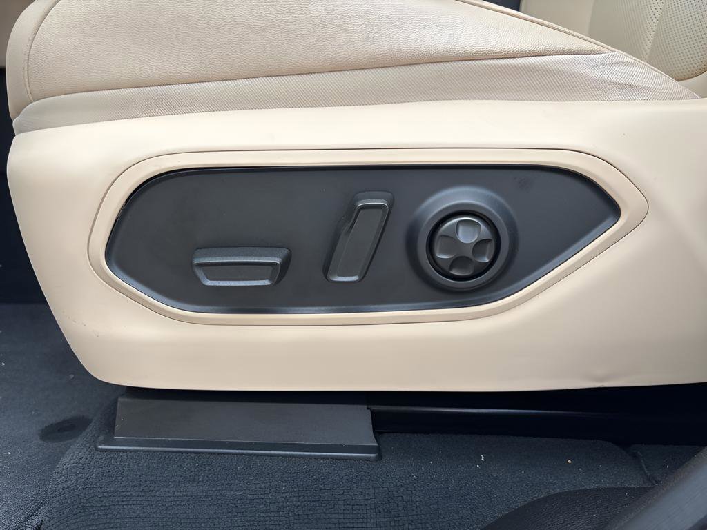 New 2024 Jeep Grand Cherokee Limited 4xe w/ Luxury Tech Group II image 29