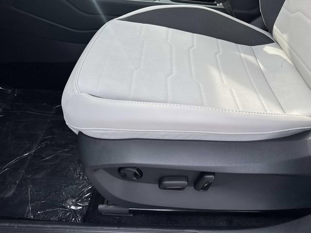 New 2025 Volkswagen Taos SE image 14