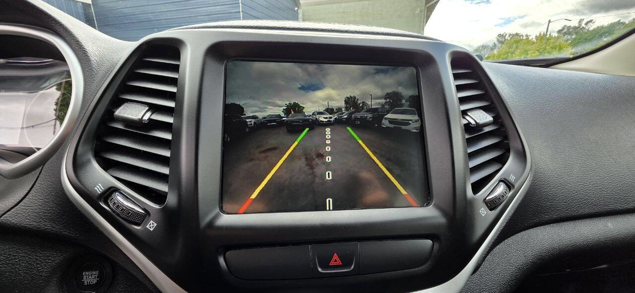 Used 2018 Jeep Cherokee Latitude Plus w/ Cold Weather Group image 20