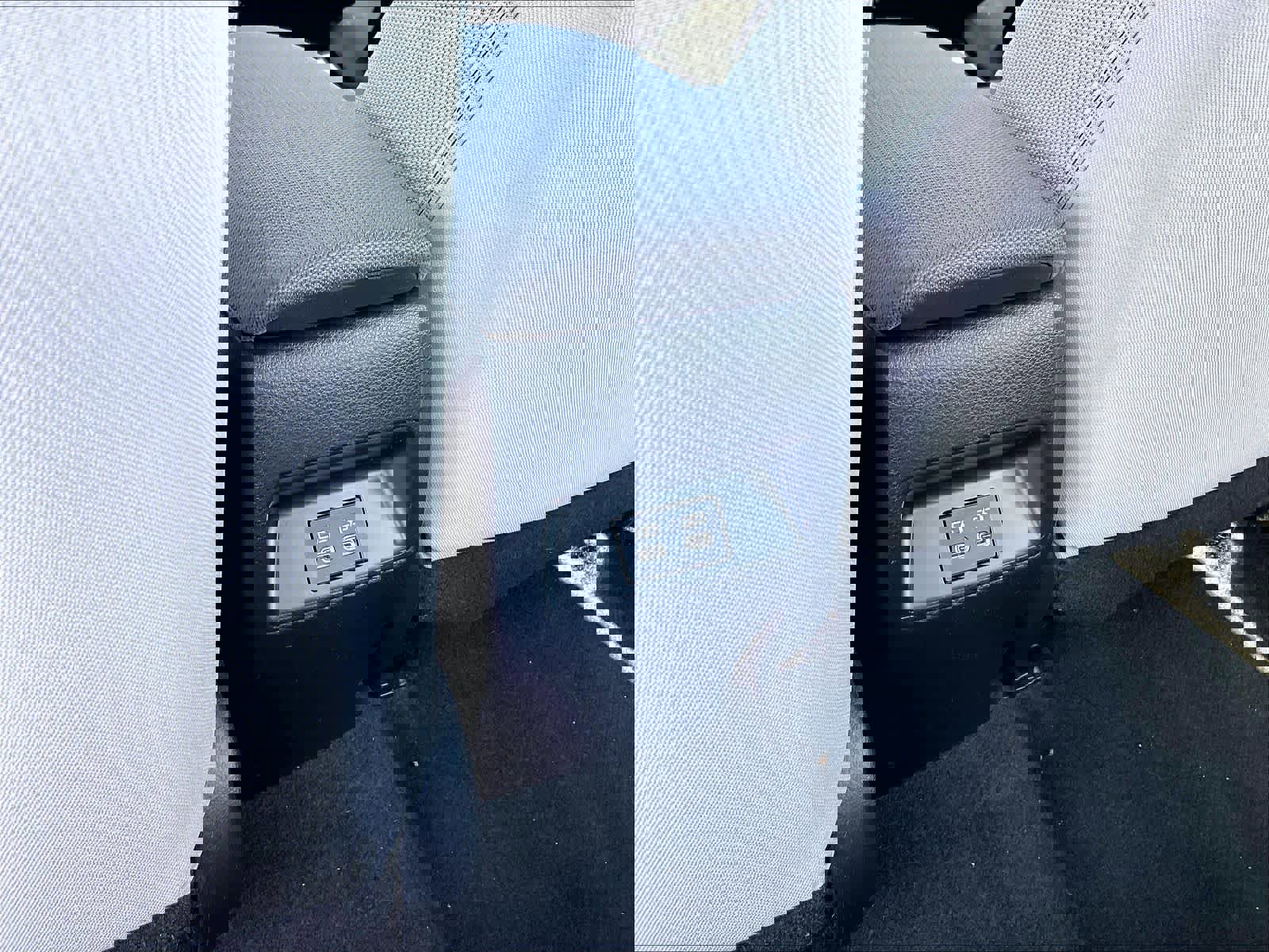 Used 2023 Toyota Corolla LE image 28