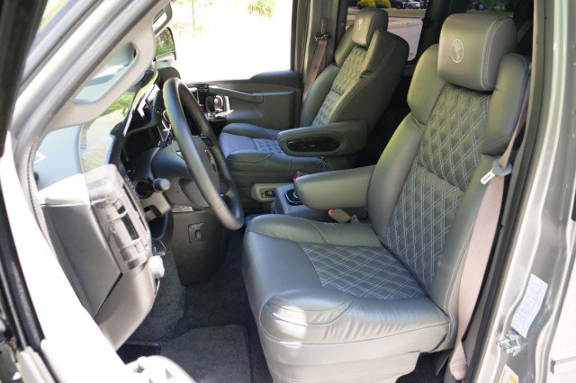 Used 2025 Chevrolet Express 2500 w/ Driver Convenience Package image 3