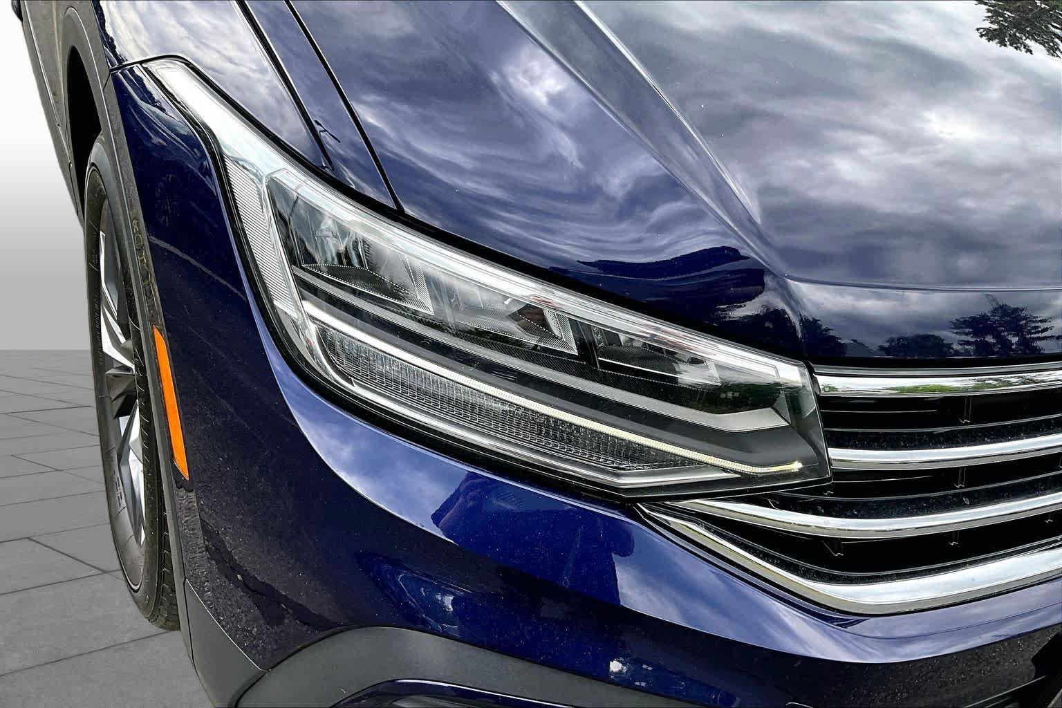 Used 2023 Volkswagen Tiguan SE w/ Panoramic Sunroof Package FWD image 26