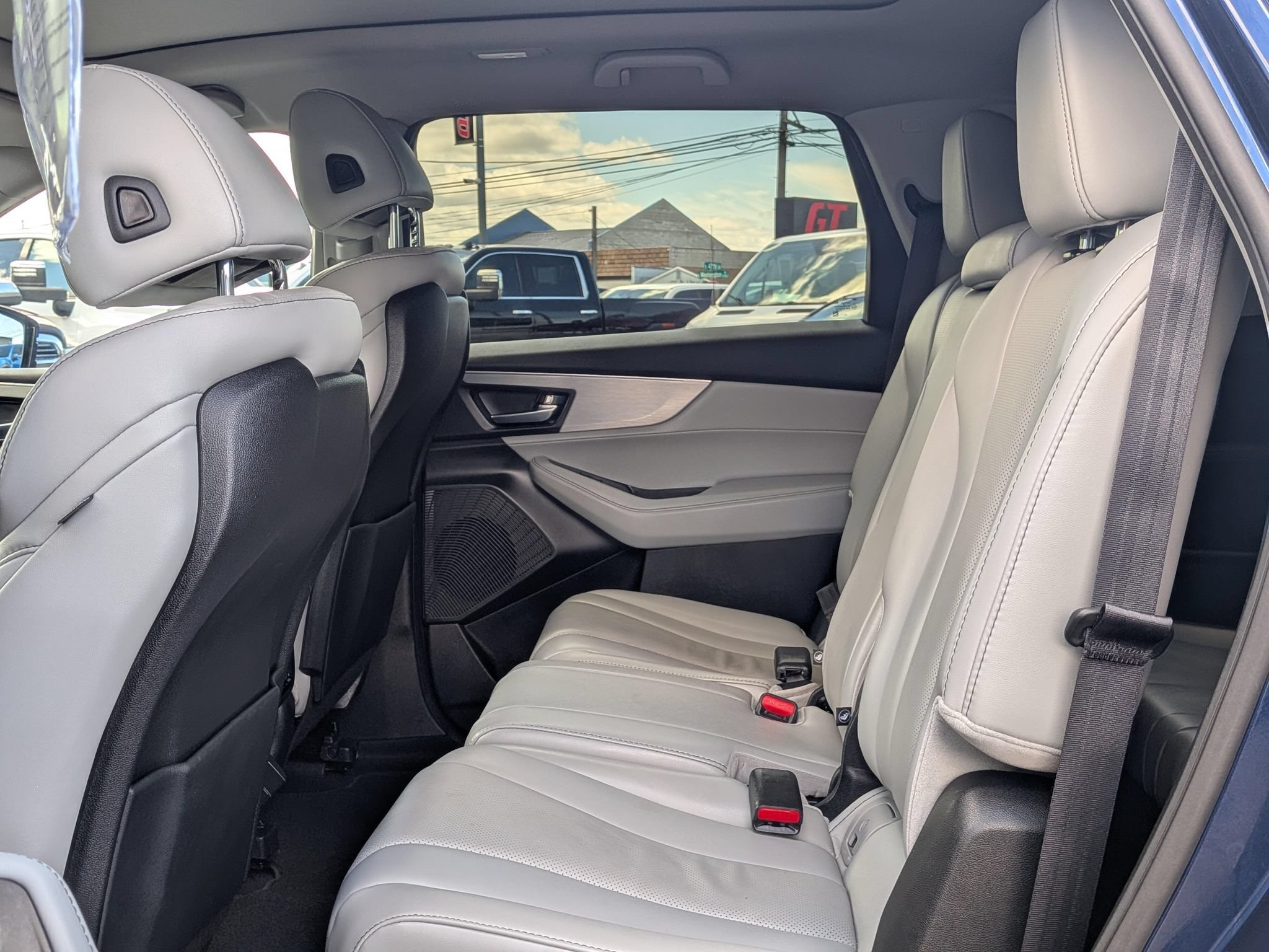 Used 2023 Acura MDX w/ Technology Package AWD/4WD image 6
