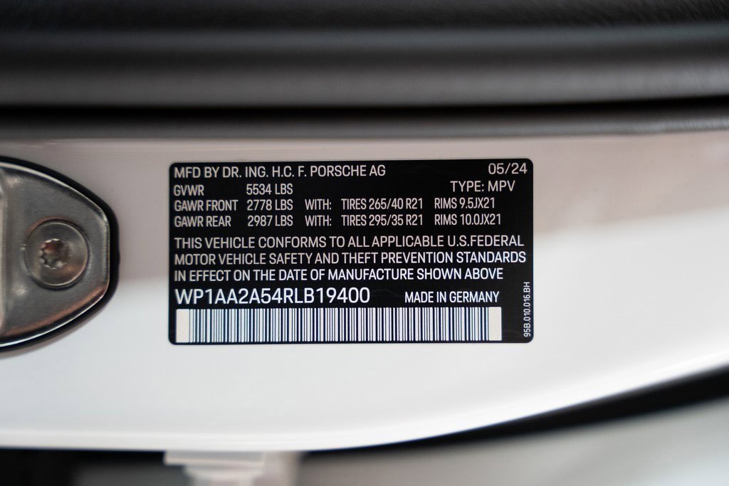 Certified 2024 Porsche Macan image 24