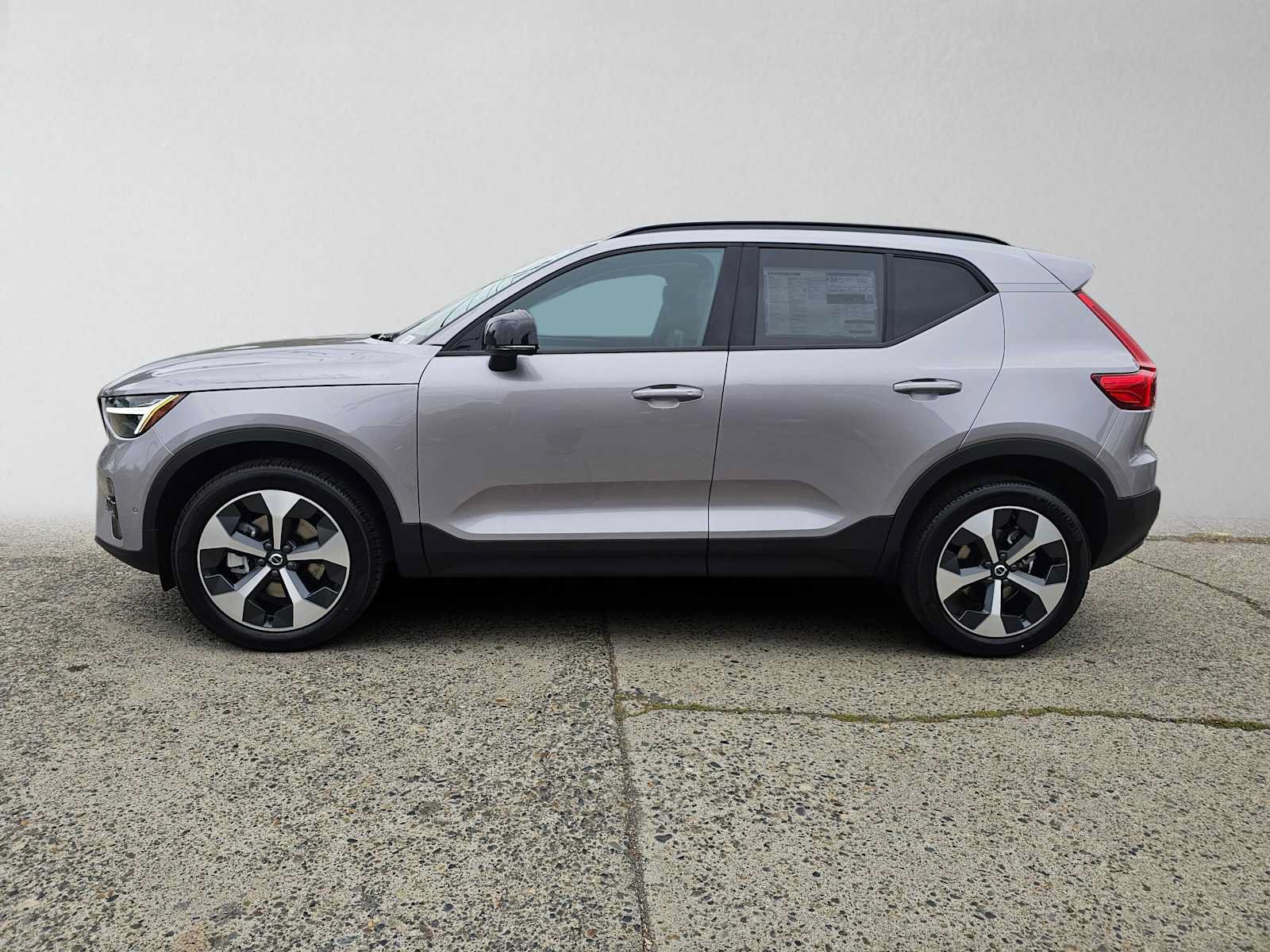 New 2026 Volvo XC40 B5 Plus w/ Protection Package Premier AWD/4WD image 6