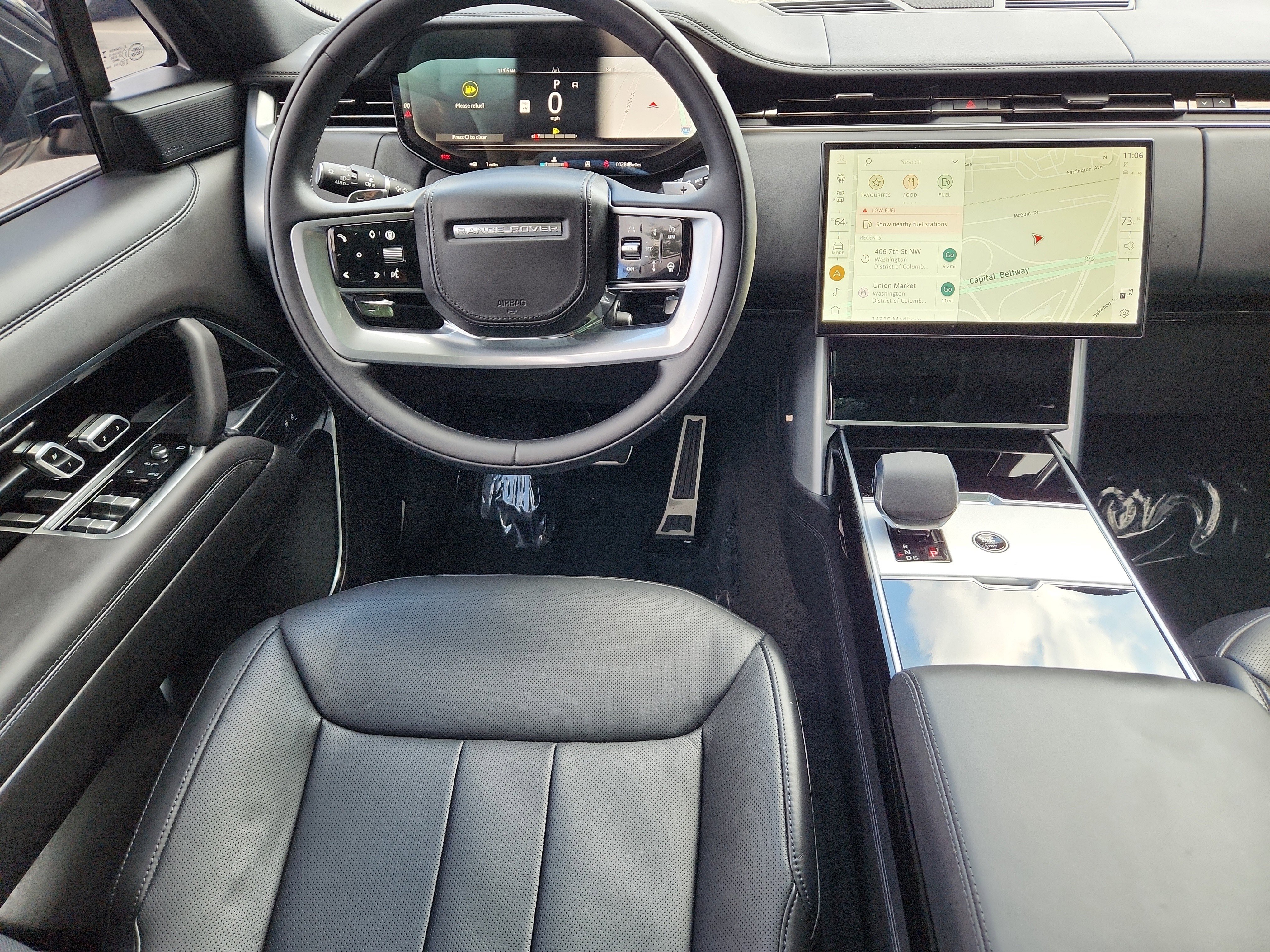 Used 2025 Land Rover Range Rover SE image 4