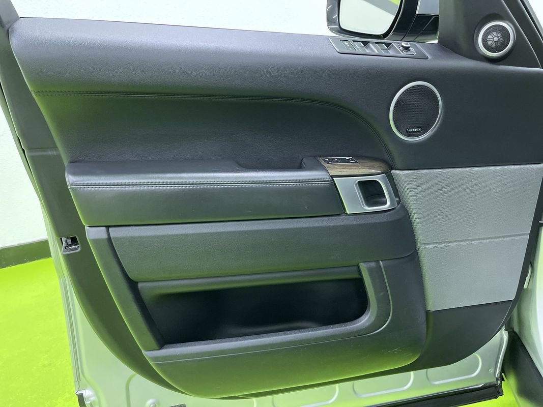 Used 2017 Land Rover Range Rover Sport HSE image 16