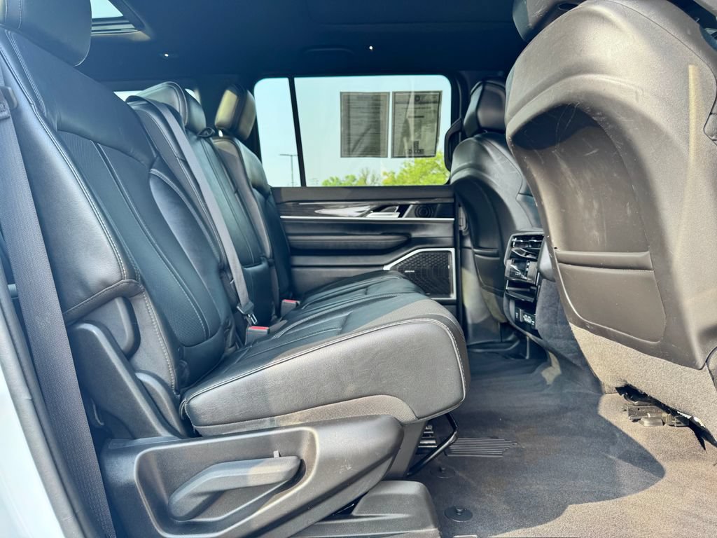 Used 2022 Jeep Wagoneer Series II w/ Premium Group I AWD/4WD image 14