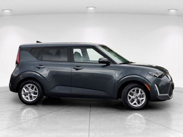 Used 2025 Kia Soul LX FWD image 8