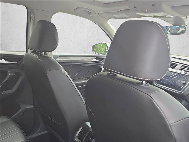 Used 2023 Volkswagen Tiguan SE w/ Panoramic Sunroof Package FWD image 23
