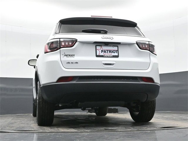 Used 2025 Jeep Compass Sport w/ Mopar Graphics Package image 37