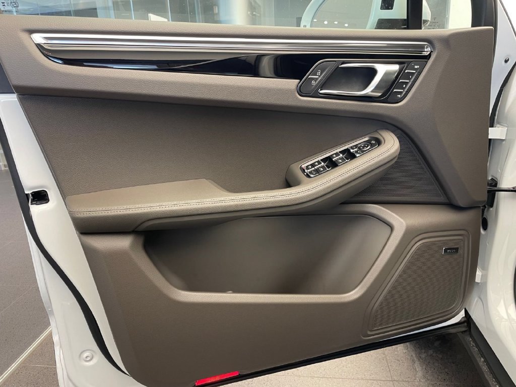 New 2026 Porsche Macan AWD/4WD image 22