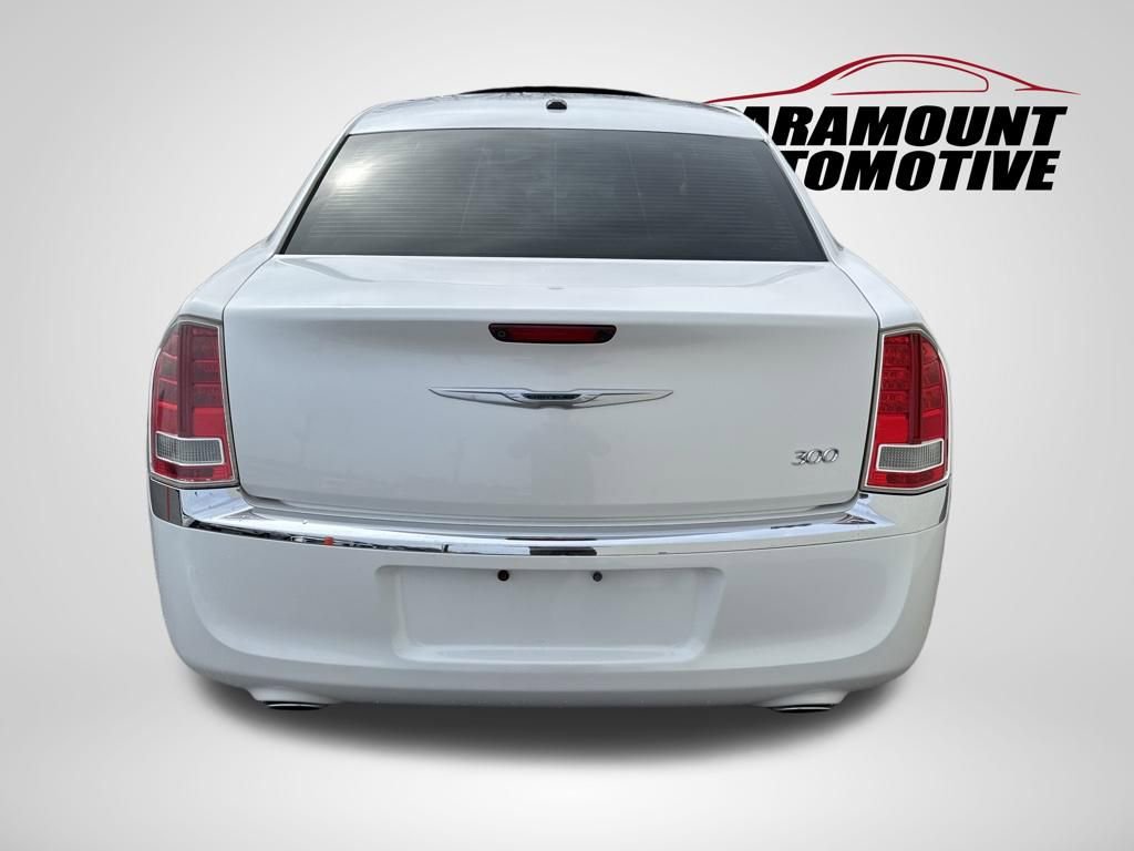 Used 2011 Chrysler 300 Limited w/ Luxury Group image 6