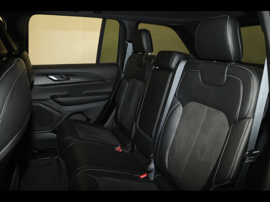 Used 2023 Jeep Grand Cherokee Altitude AWD/4WD image 28