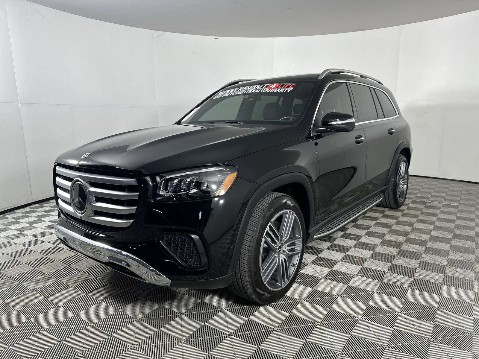 Used 2024 Mercedes-Benz GLS 450 4MATIC image 4