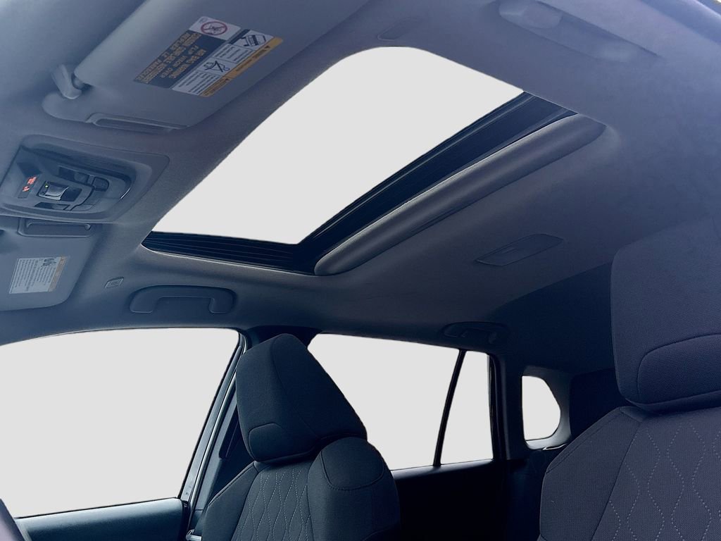 Used 2023 Toyota Corolla Cross LE w/ Moonroof Package image 21