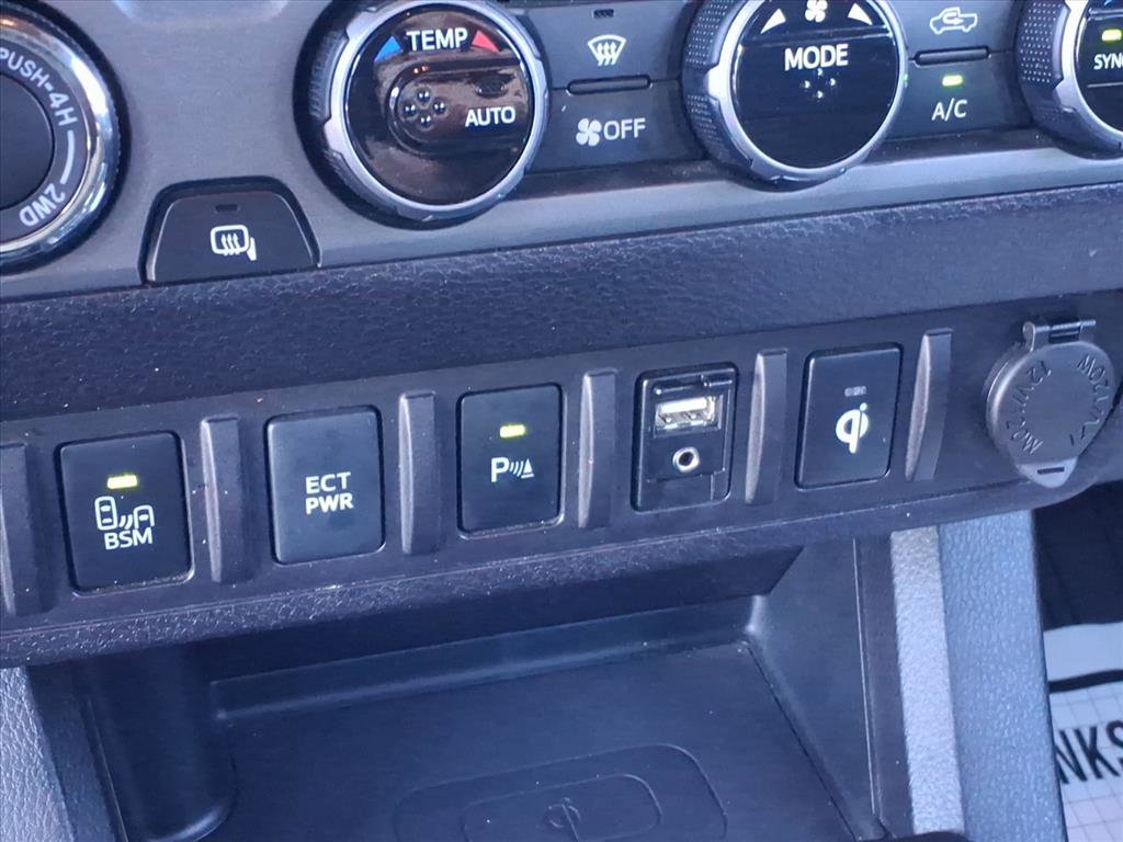 Used 2016 Toyota Tacoma TRD Off-Road image 7